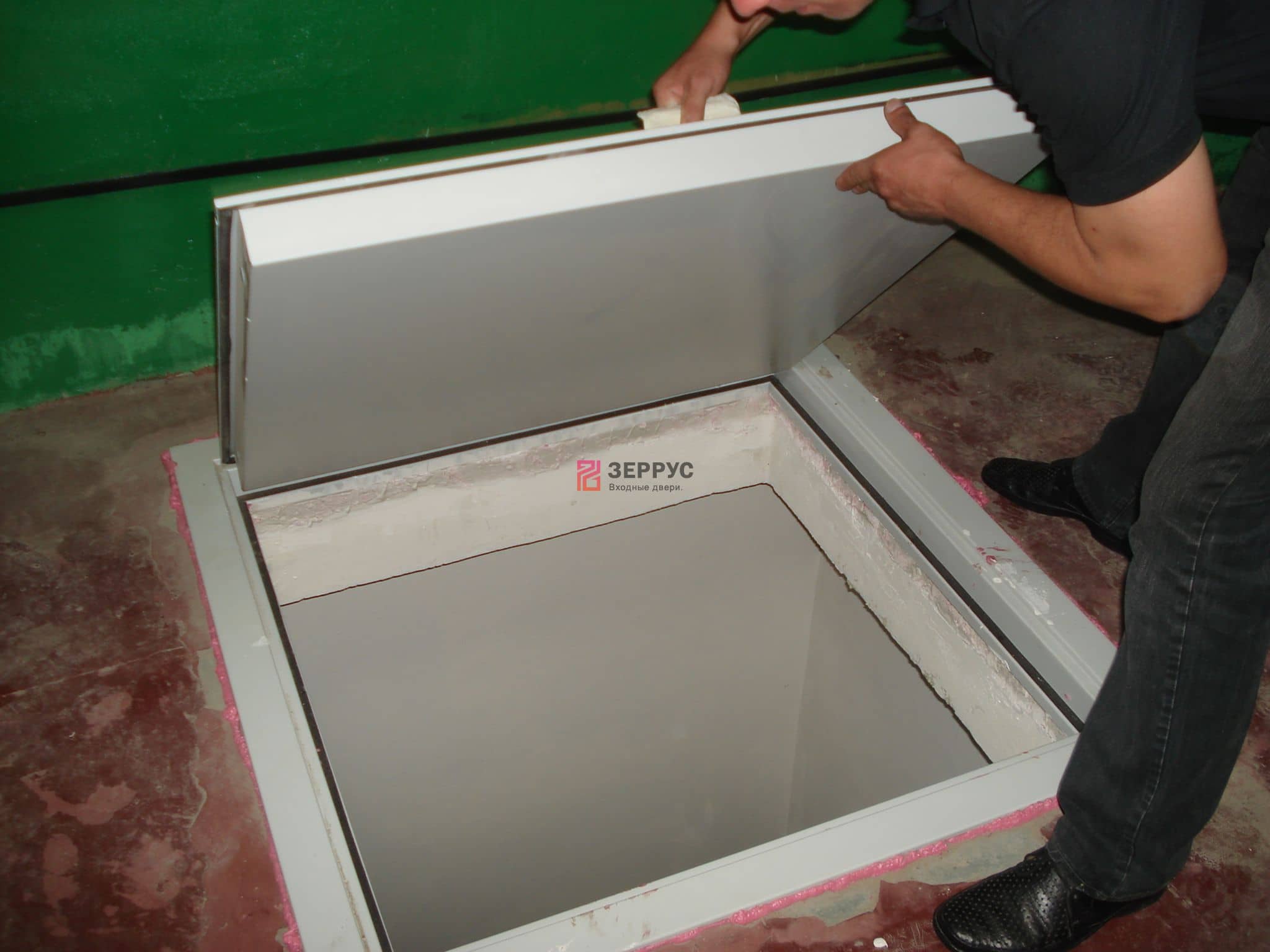 Установленный противопожарный люк Зеррус — пример 44